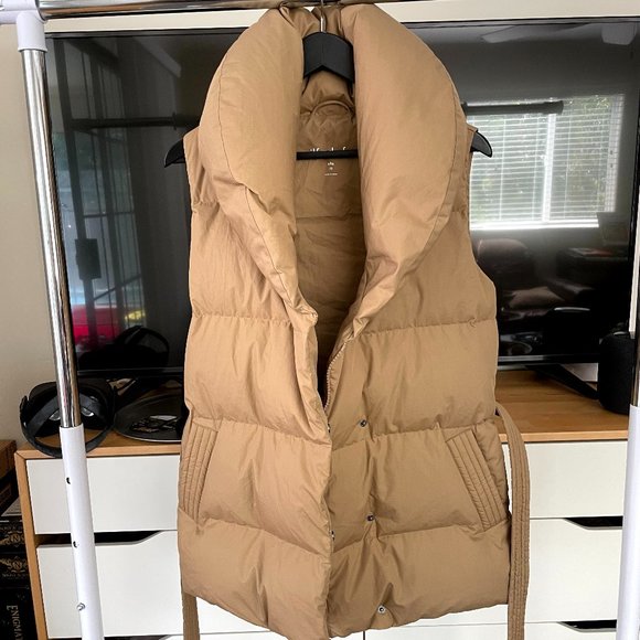 Aritzia Alta Puffer Vest - Picture 4 of 10